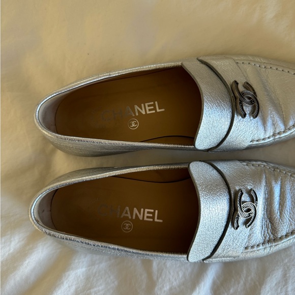 Chanel Silver Laminated Crackled Goatskin Loafers - Picture 4 of 8